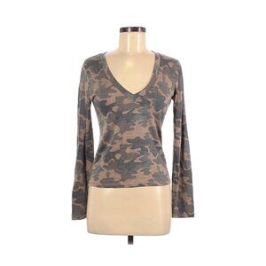 EUC Bird & Vine Size Medium Long Sleeve Tshirt Soft Camo V-neck Tee Stars Detail